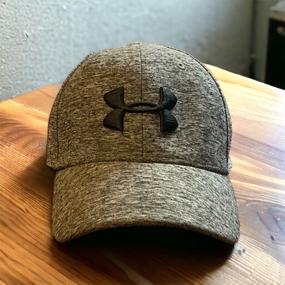 Under Armour Embroidered Logo Soft Polyester & Elastane Size M/L Cap!